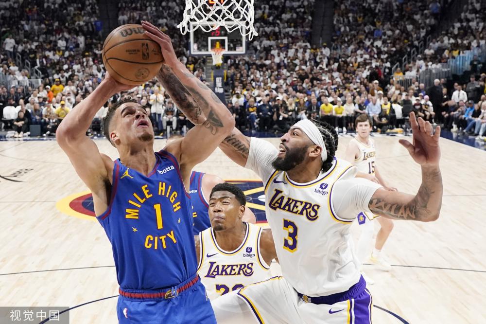 接受了奖牌 接受了奖牌